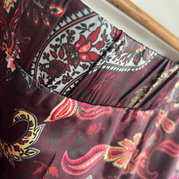 NWOT Gorgeous 100% polyester skirt - Picture 7 of 9